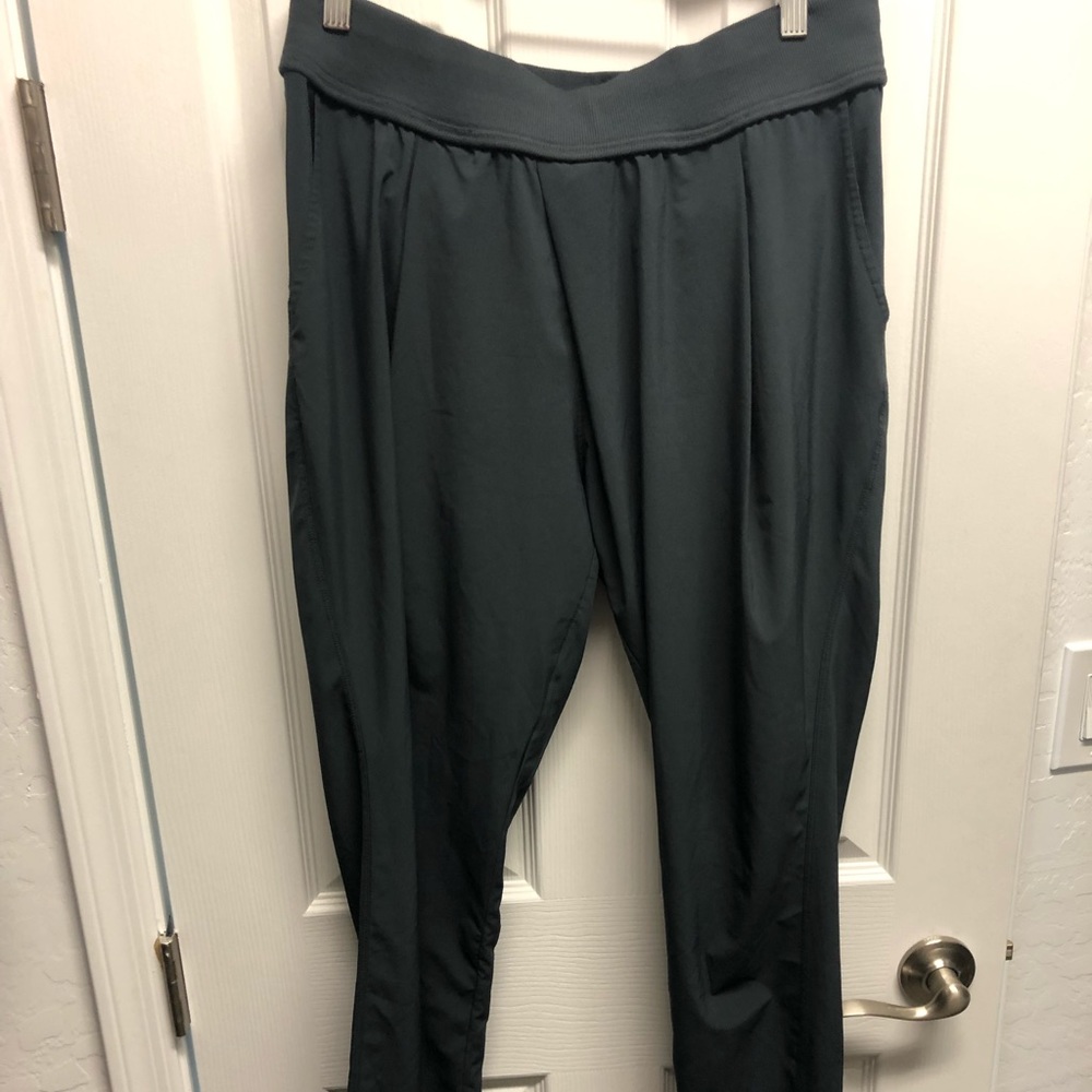 Gray athleta crop pants size 12